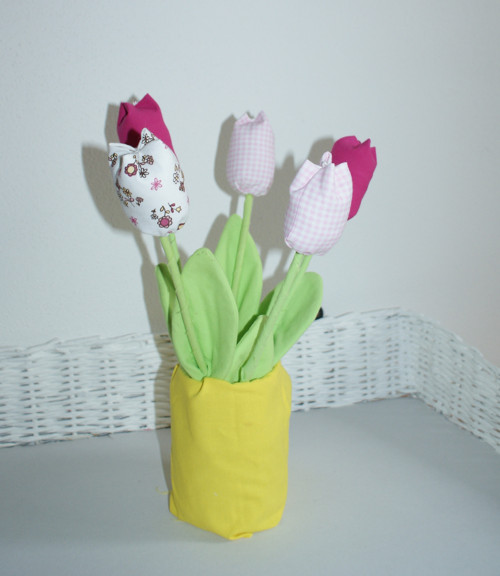 Látkové tulipány s listem — foto 2