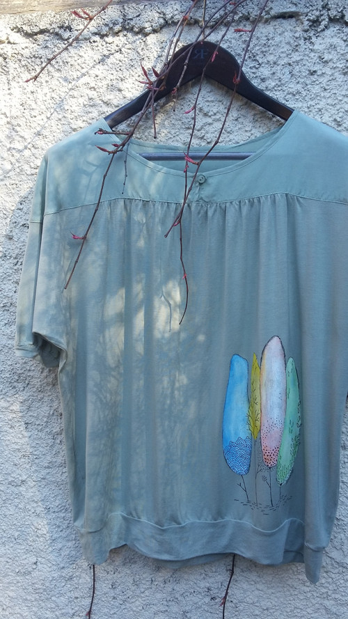 Šedozelené oversized triko s duhou — foto 4