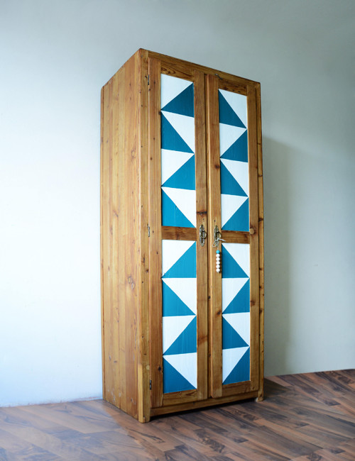 Dřevěná skříň Geometry — foto 4