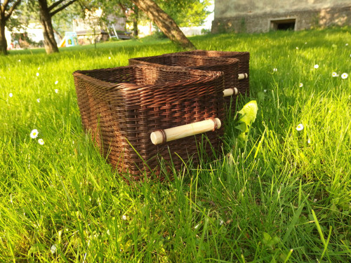 Tmavě hnědý košík s madlem — foto 3
