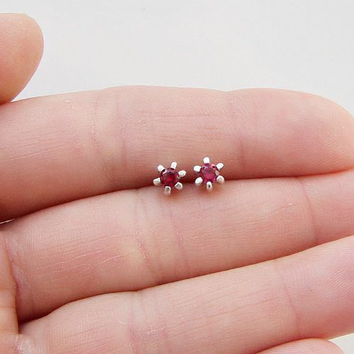 Mini kytičky náušnice - rubín a stříbro — foto 2