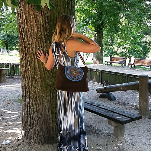 Manšestrovka hnědá s modrým sluncem — foto 4