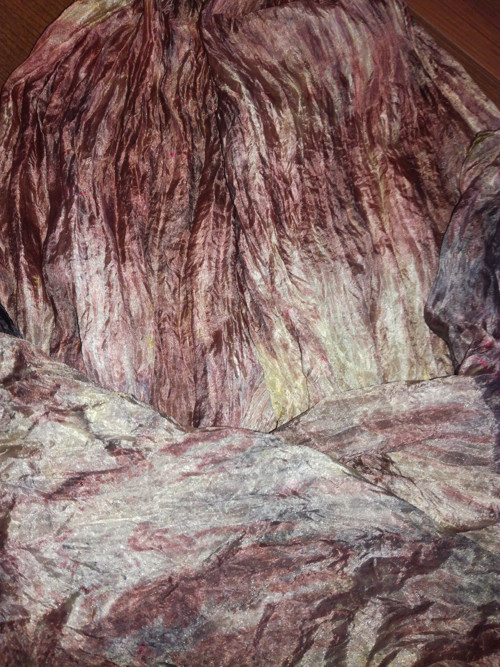 Víno a popel - hedvábný pléd 180 x 45 — foto 3