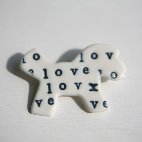 Přátelský... (porcelánová brož) — foto 2