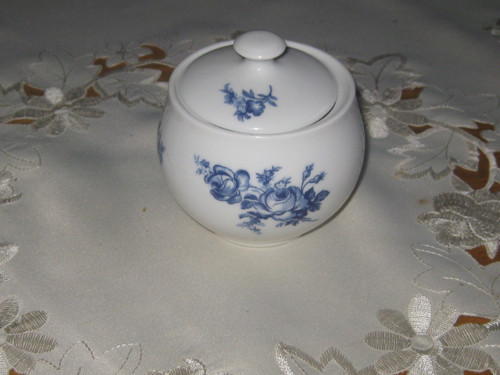 Modré růže-porcelánová dózička či cukřenka — foto 3
