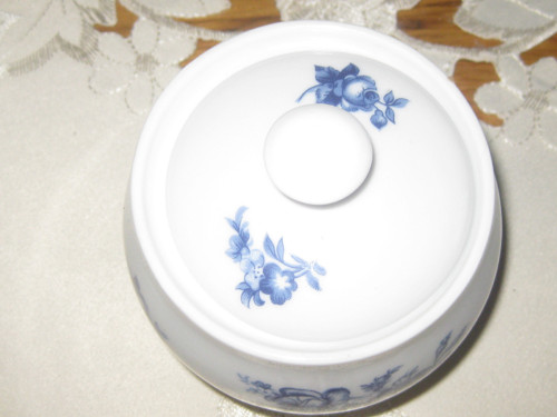 Modré růže-porcelánová dózička či cukřenka — foto 4