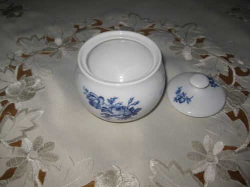 Modré růže-porcelánová dózička či cukřenka — foto 5