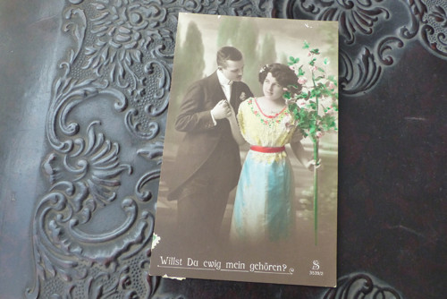 U keře růžového...stará pohlednice — foto 2