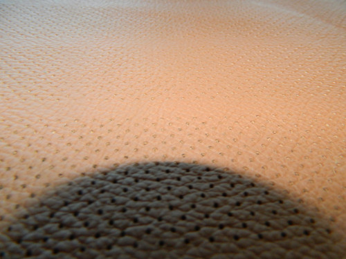 Perforovaná kůže hnědá — foto 2