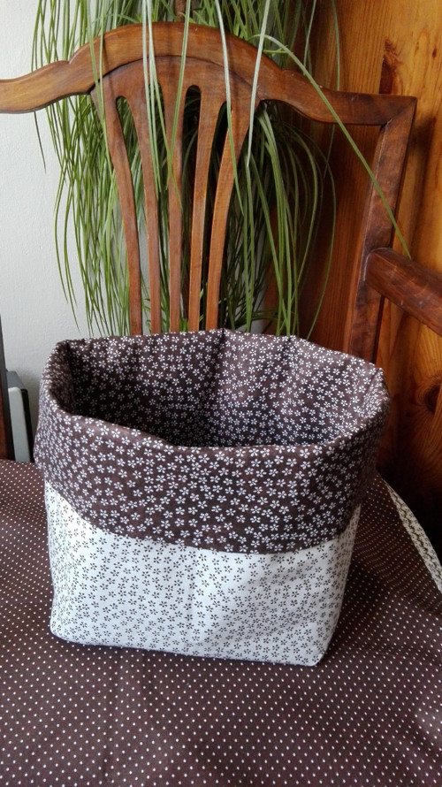 Látkový košík hnědobílý oboustranný — foto 3