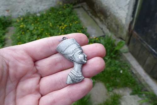 Nefertiti...kovový přívěšek — foto 3
