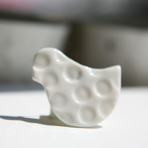 Porcelánče Dotty (porcelánová brož) — foto 2