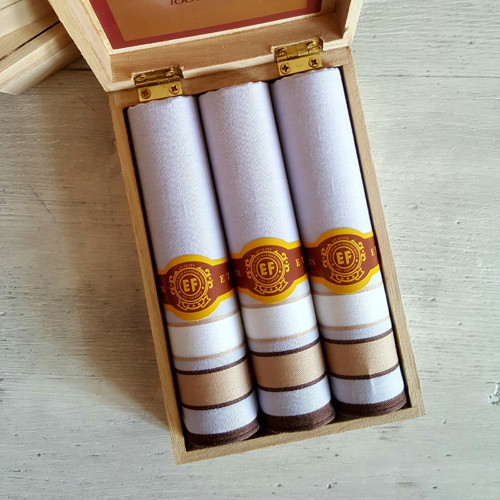 Pánské kapesníky s monogramem v krabičce — foto 2