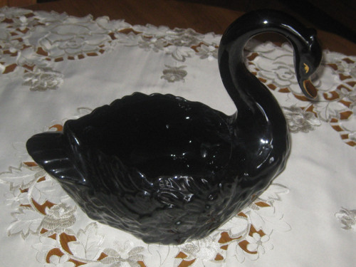 Černá labuť - porcelánový obal na květináč — foto 2