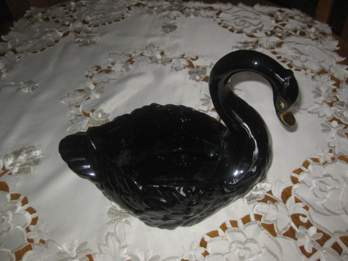 Černá labuť - porcelánový obal na květináč — foto 4