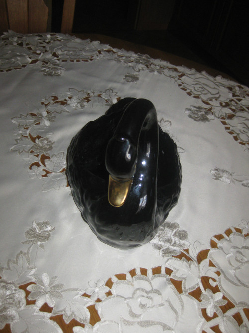 Černá labuť - porcelánový obal na květináč — foto 5