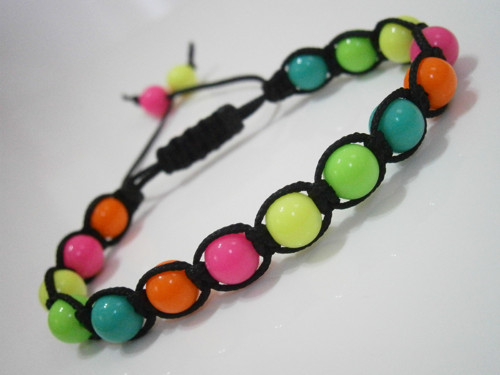 Letní neonový náramek (macramé/shamballa) — foto 3