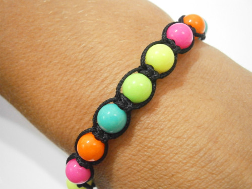 Letní neonový náramek (macramé/shamballa) — foto 5