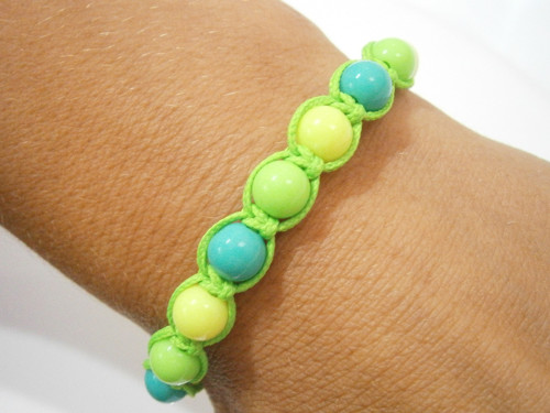 Letní neonový náramek (macramé/shamballa) — foto 4