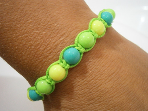 Letní neonový náramek (macramé/shamballa) — foto 5