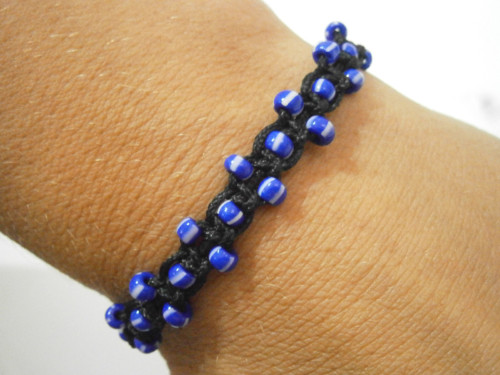 Modro-černý náramek (macramé/shamballa) — foto 4