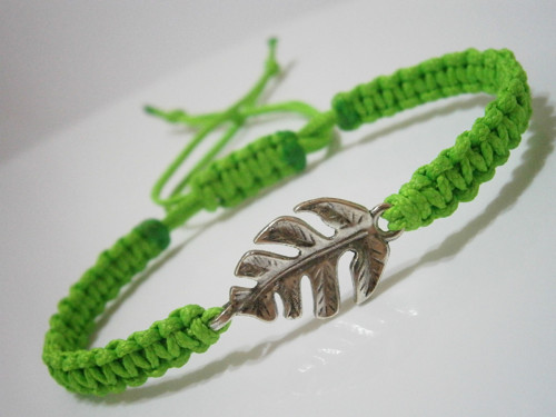 Neonový zelený náramek s listem (macramé) - Unisex — foto 2