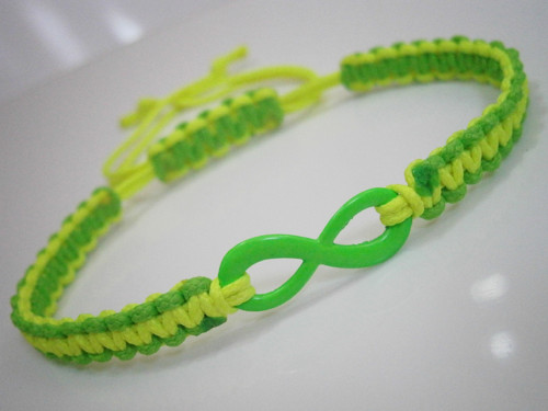 "Infinity" neonový dvoubarevný náramek (macramé) — foto 2