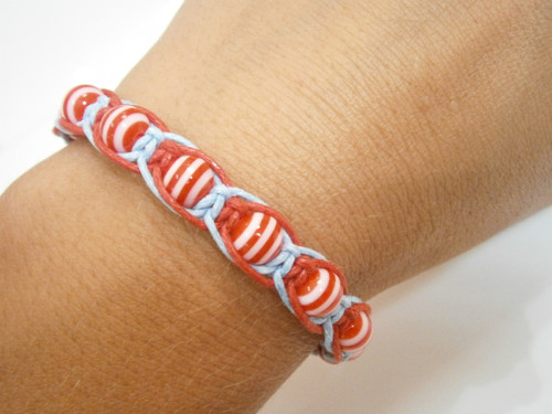 Námořnický dvoubarevný náramek (macramé) — foto 2