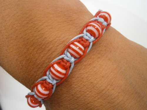 Námořnický dvoubarevný náramek (macramé) — foto 3