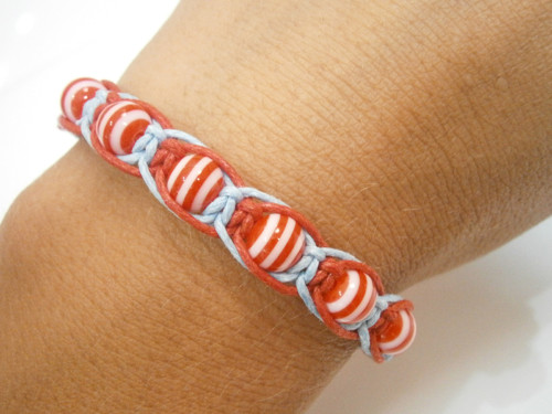 Námořnický dvoubarevný náramek (macramé) — foto 4