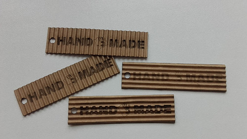 Vyřezávaná cedulka HAND MADE 20 ks — foto 3