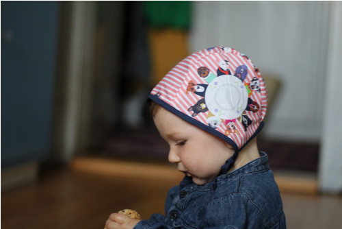 Dětský čepec KANAFÁSEK ANEB 30 PSŮ/Bonnet — foto 2