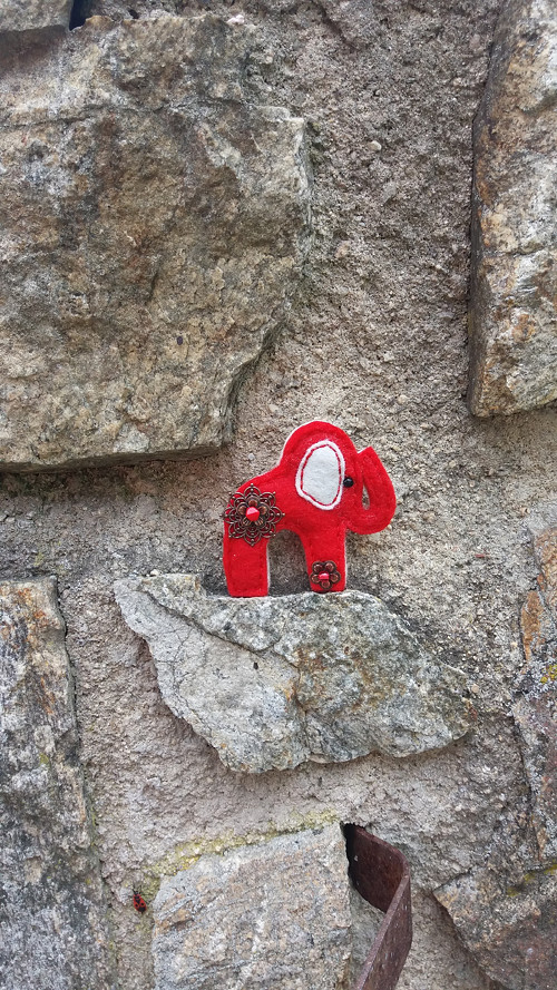 Sloník pro štěstí - tmavě červený — foto 5