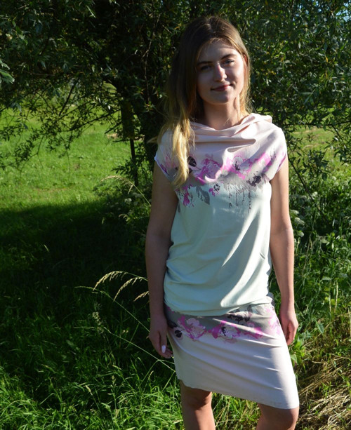 Něžné s textem a růžemi...variabilní šaty — foto 3