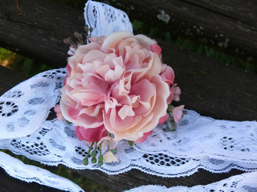 Růžový chomáček na krajce — foto 3