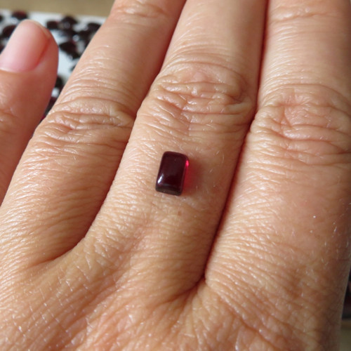 Granát Almandin -obdélníček 6x4mm — foto 2