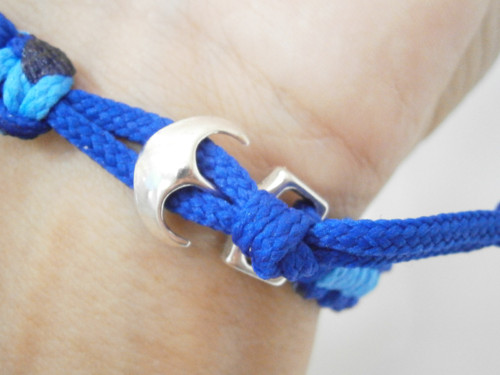Modrý dvoubarevný náramek (macramé) — foto 6