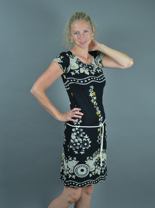 Vzorované šaty — foto 3