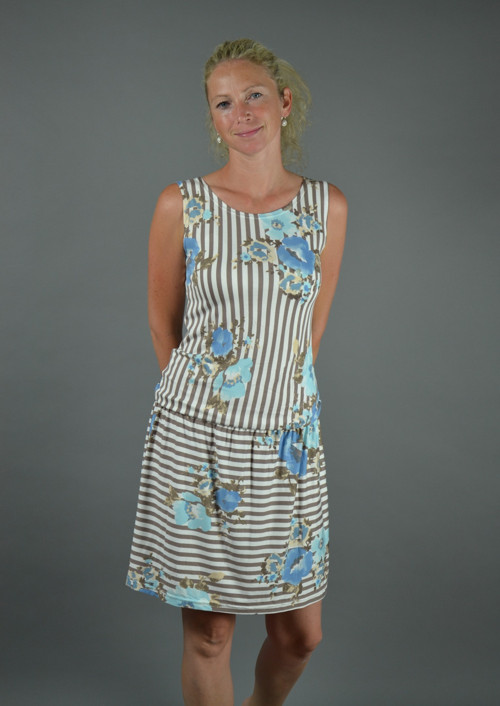 Pruhované šaty — foto 2