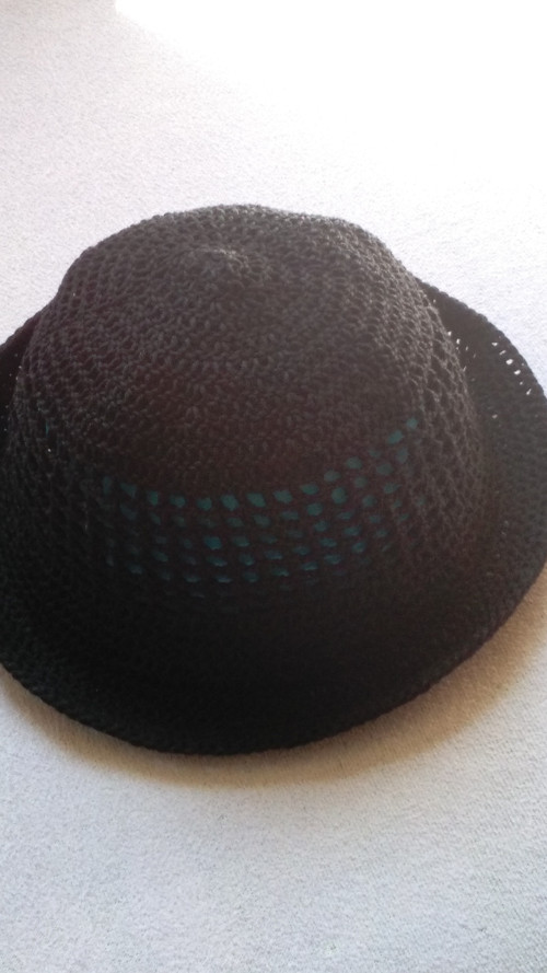 Ručně háčkovaný unisex klobouček — foto 4