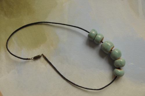 Amulet kostí klíčních/ keramické korále — foto 4