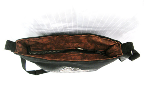 Malá crossbody a vlčákem — foto 2
