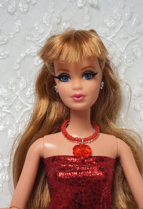 Náhrdelník pro Barbie s kytičkou — foto 2