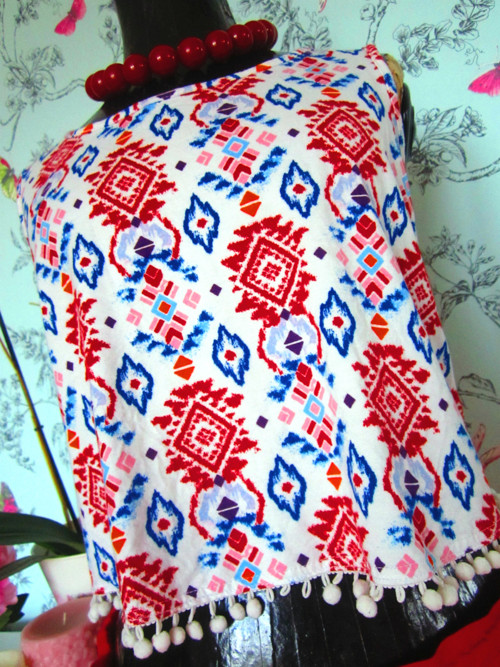 Crop top s etno vzory — foto 2