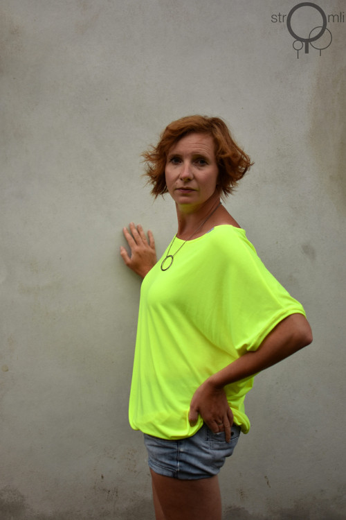 UNI neonová žlutá — foto 3