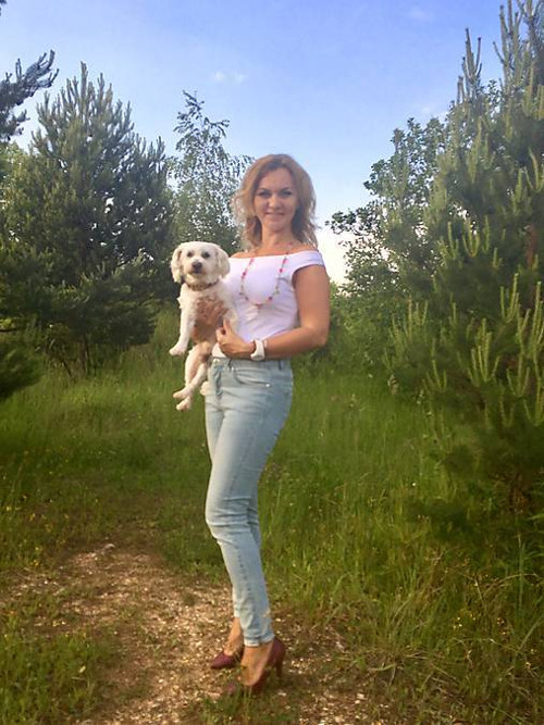 Body s odhalenými ramenami — foto 3