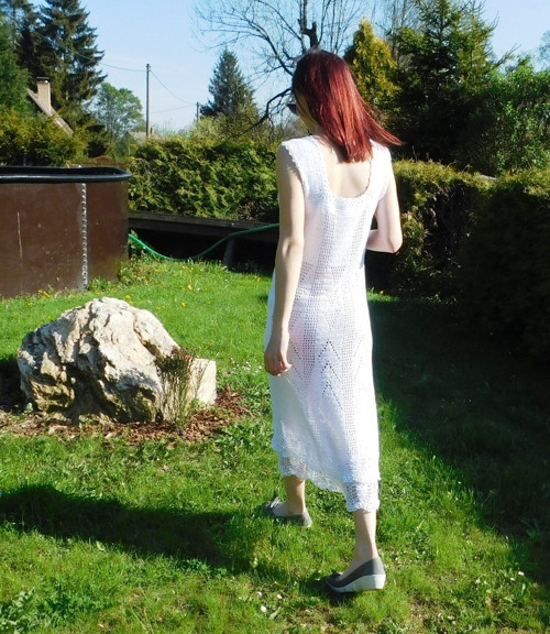 Dlouhé bílé šaty — foto 3