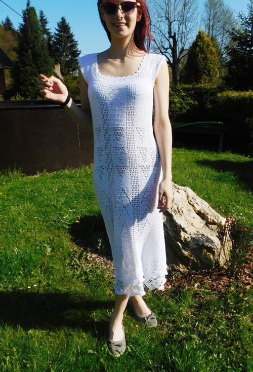 Dlouhé bílé šaty — foto 4