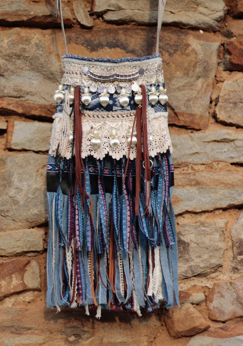 Jeansová hippie kabelka se strapci — foto 2