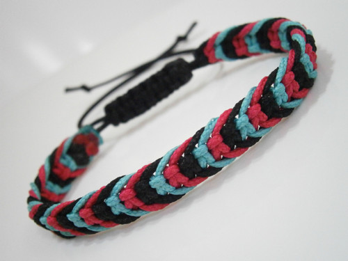 Neonový tříbarevný náramek (macramé) — foto 3